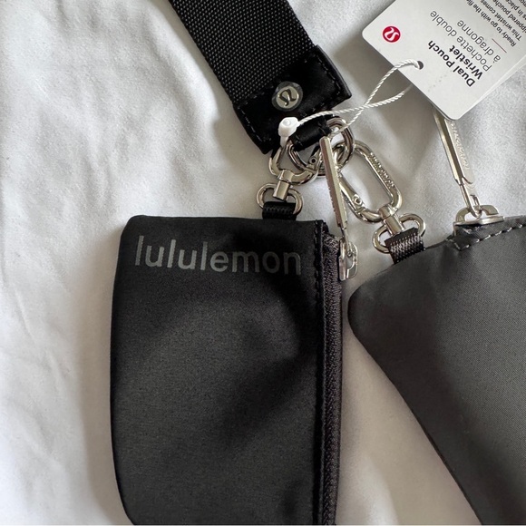 32-38🆕 Lululemon Dual Pouch Wristlet - Black/Transverse Grey - Picture 3 of 5